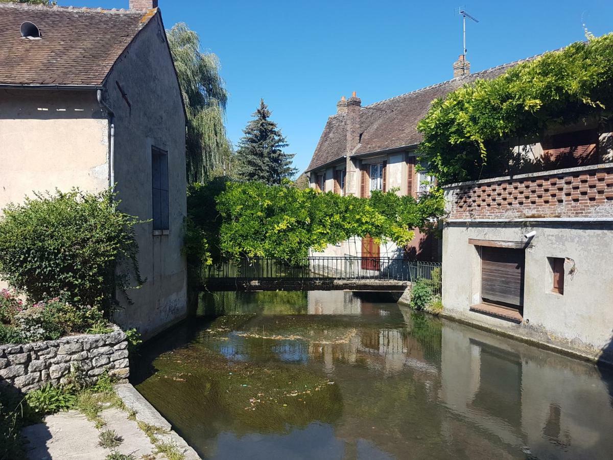 Logis Hotel Restaurant De L'Abbaye Ferrieres-en-Gatinais Экстерьер фото